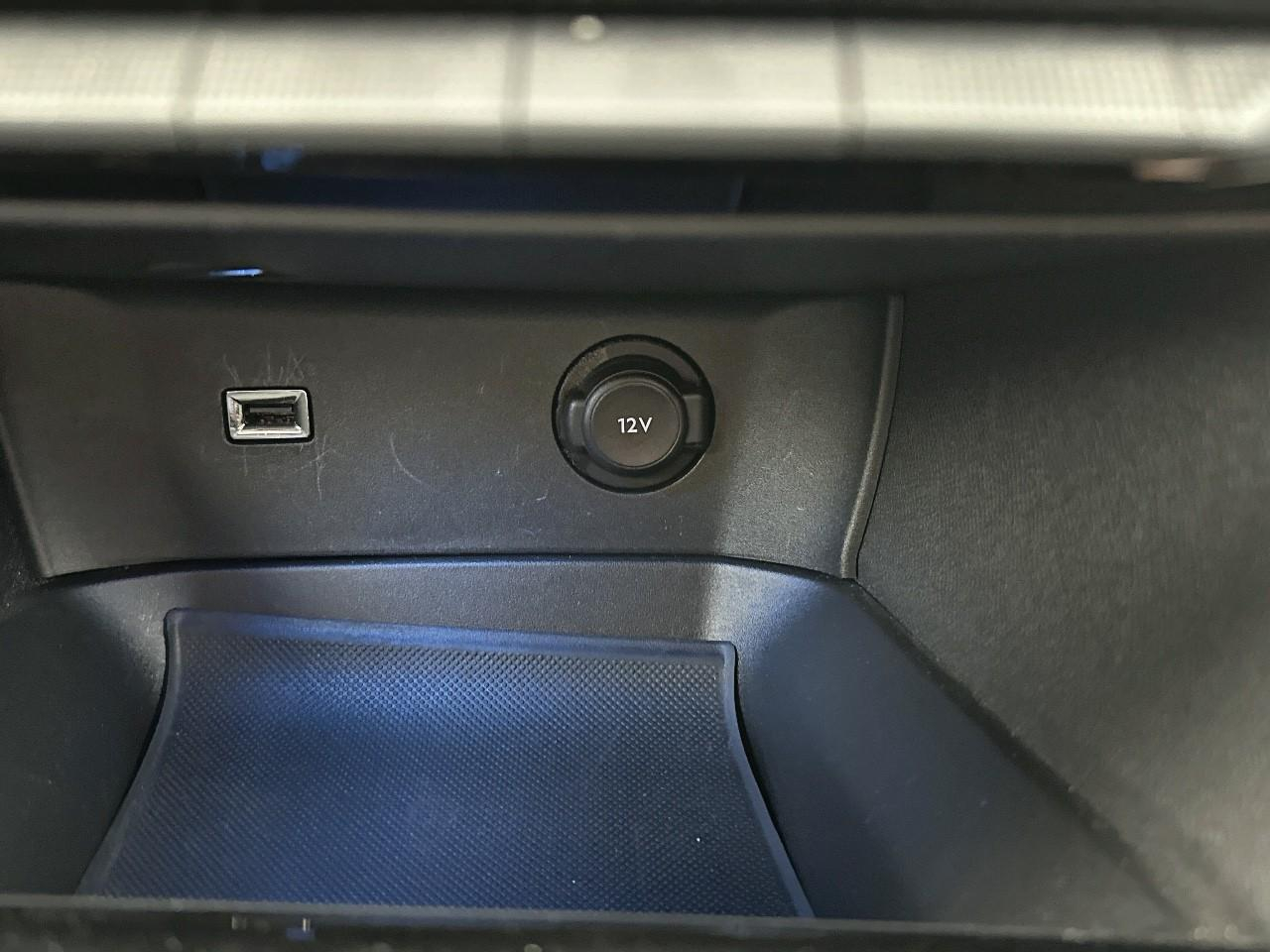 Peugeot 3008 puretech 130ch s&s eat8 gt — photo 24