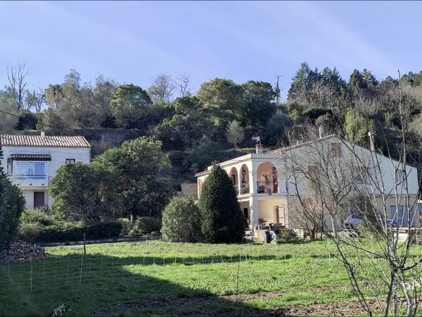 Maison 6 pièces 220 m²