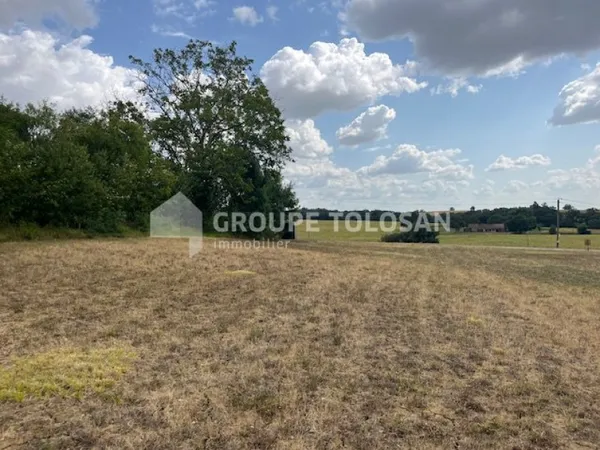 Terrain 850 m²