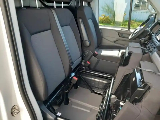 Volkswagen Crafter fg 35 l4h3 2.0 tdi 140ch business traction bva8 — photo 8