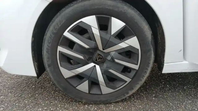 Peugeot 208 puretech 75 s&amp;s bvm5 — photo 49