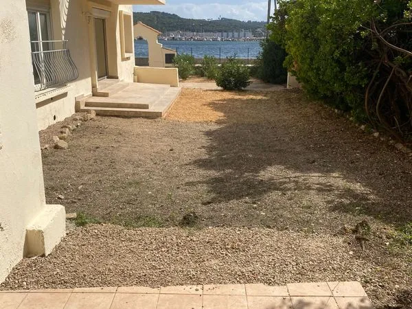 Tamaris - T3 75 m² sur la Corniche, extérieur et vue rade