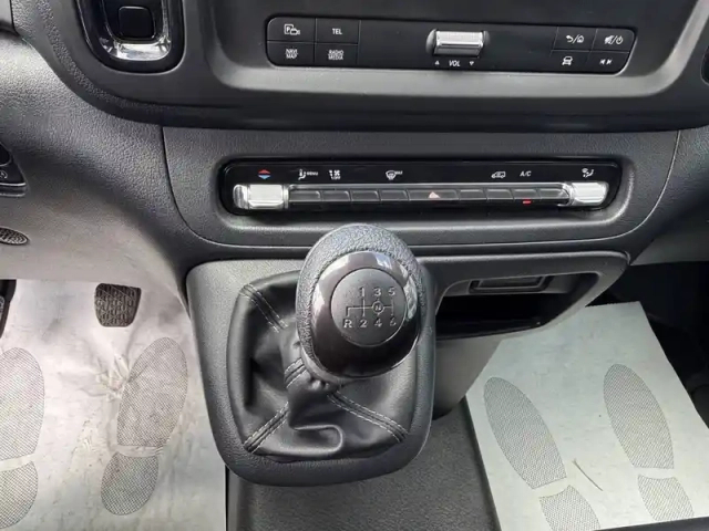 Mercedes Vito fourgon 114 cdi compact bva rwd — photo 11