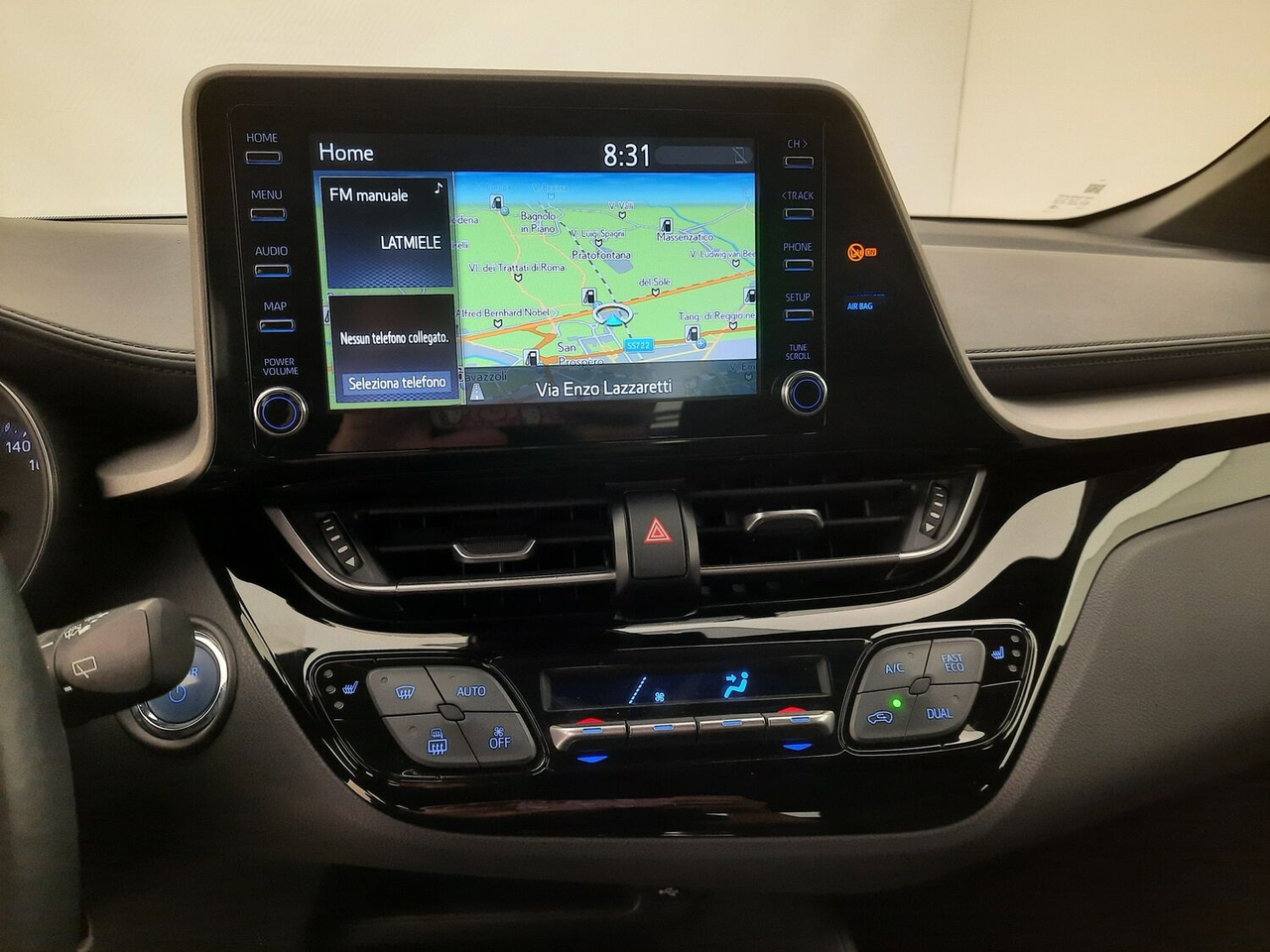 Toyota C-HR — photo 12