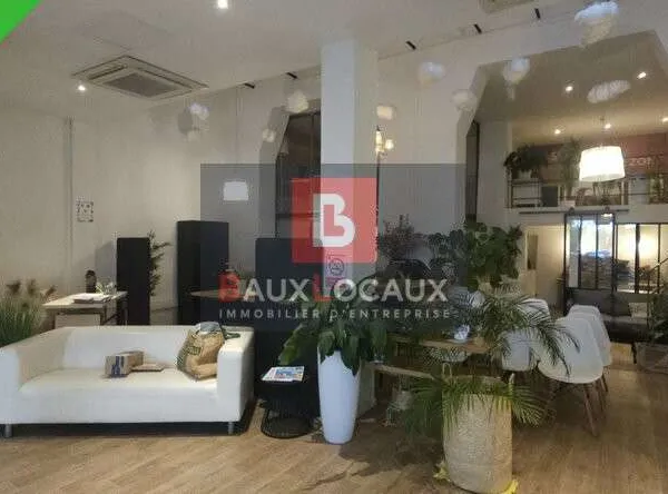 Local 210m² à vendre à Carpentras Av Jean Jaurès