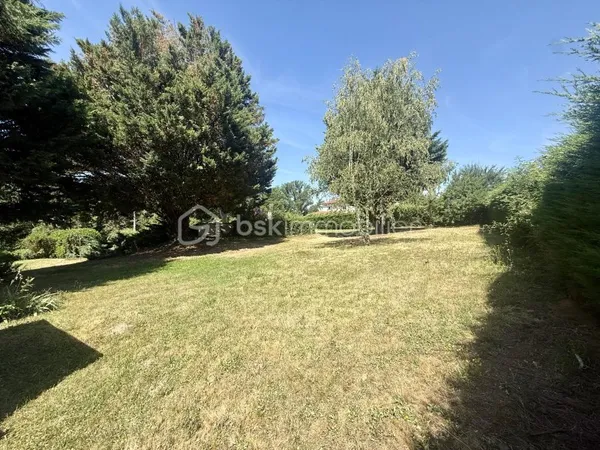 Terrain 868 m²