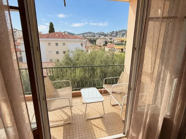 Studio meublé rénové 25 m² + rooftop privatif 25 m² - Cannes
