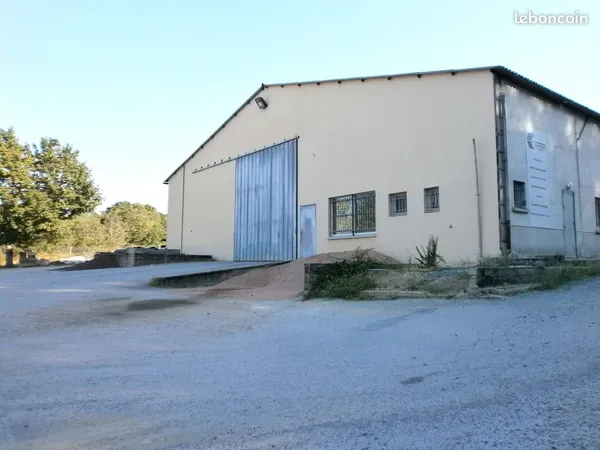 Bâtiment industriel et terrain