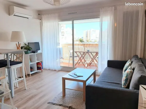 CARNON • STUDIO MEUBLÉ 23 m² AVEC TERRASSE • PARKING PRIVÉ • PROCHE BUS ET PLAGE