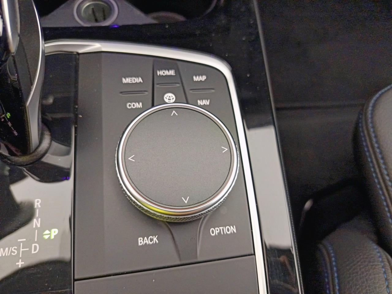Bmw Serie 1 16i 109 ch dkg7 m sport — photo 30