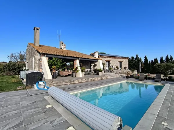 Belle propriétée de 172m² sur parcelle paysagée de 3378m² avec piscine