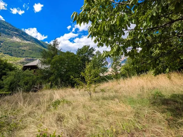 Terrain à bâtir de 1088 m² avec permis accordé