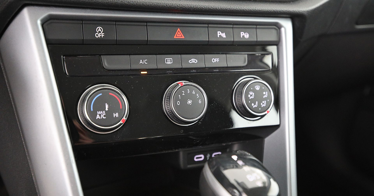 Volkswagen T-Roc — photo 23