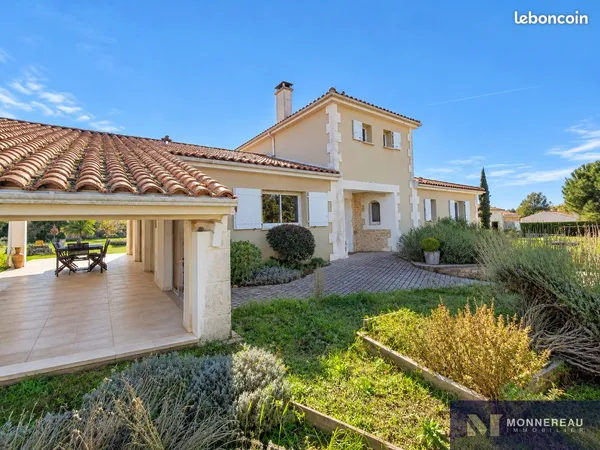 Maison 9 pièces 237 m²