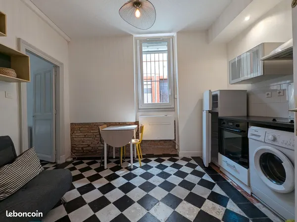 Loue T1 bis meublé 24 m² quartier Marengo / Médiathèque