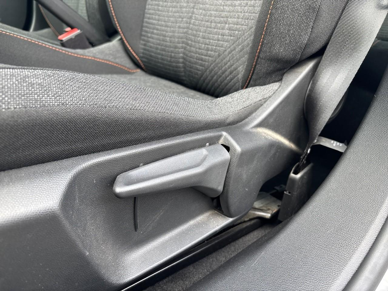 Peugeot 2008 1.2 hybrid 145ch style e-dcs6 — photo 30