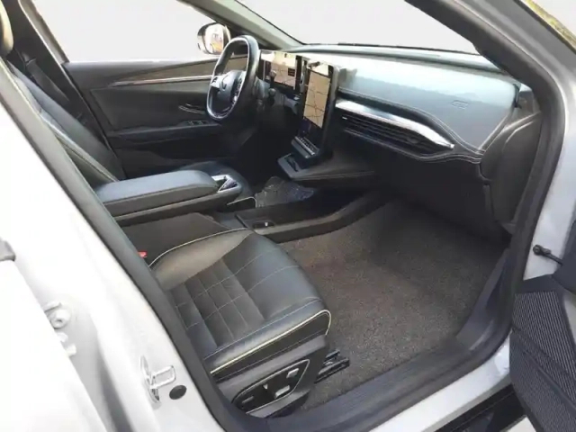 Renault Megane e-tech electric ev60 220ch iconic super charge — photo 27