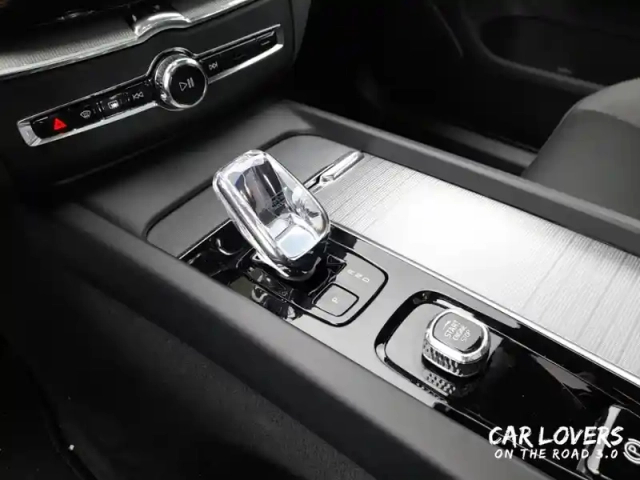Volvo Xc60 t6 awd hybride rechargeable 253 ch+145 ch geartronic 8 — photo 13
