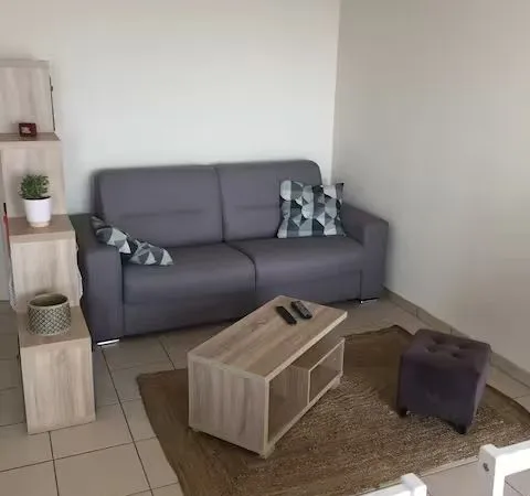Charmant T2 meublé de 41 m² avec balcon et piscine — Résidence sécurisée