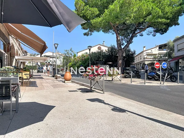 LOCAL COMMERCIAL + APPARTEMENT - 108 M² ET 82 M² - RUE DES POTIERS - PAS DE COPROPRIÉTÉ - PARKING