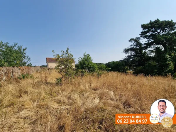 TERRAIN EN VILLAGE - PROCHE CENTRE