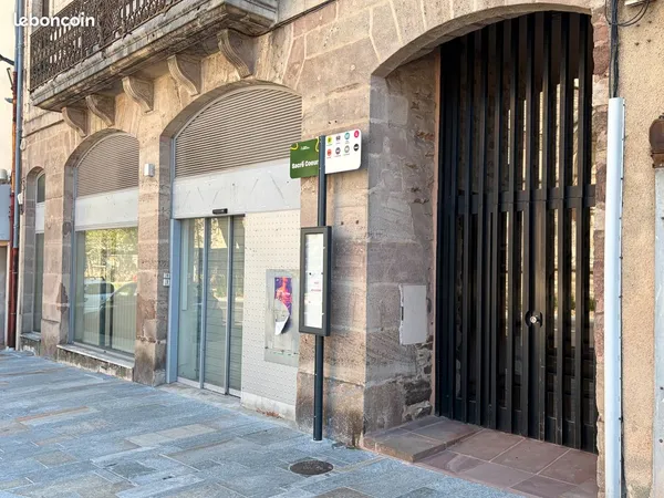 Local commercial ou professionnel de 110m2 avec belle visibilité sur axe passant