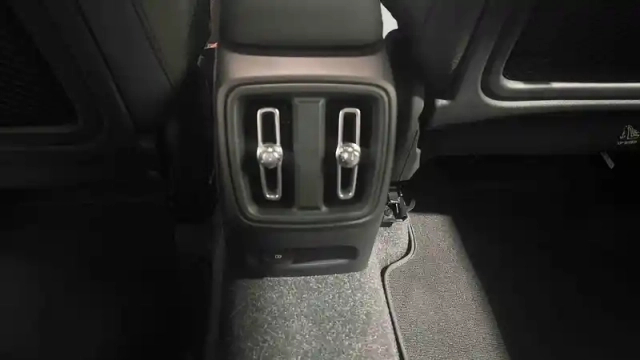 Volvo Xc40 recharge 231 ch 1edt — photo 15