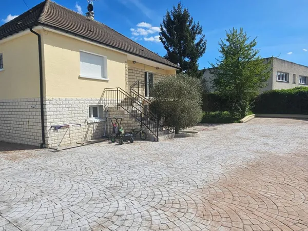 Maison FAMILIALE situé à Mitry Mory 7 pièces sur un terrain de 1000m2 environ