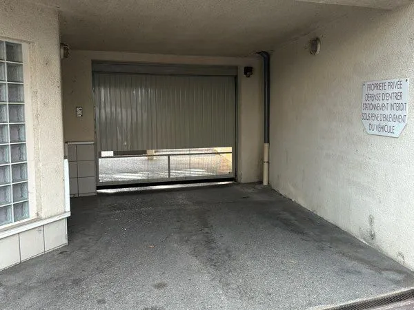 À louer place de parking privée