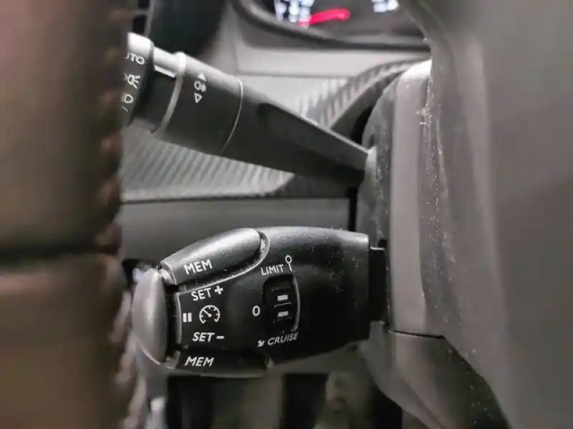 Peugeot 208 puretech 75 s&amp;s bvm5 — photo 10