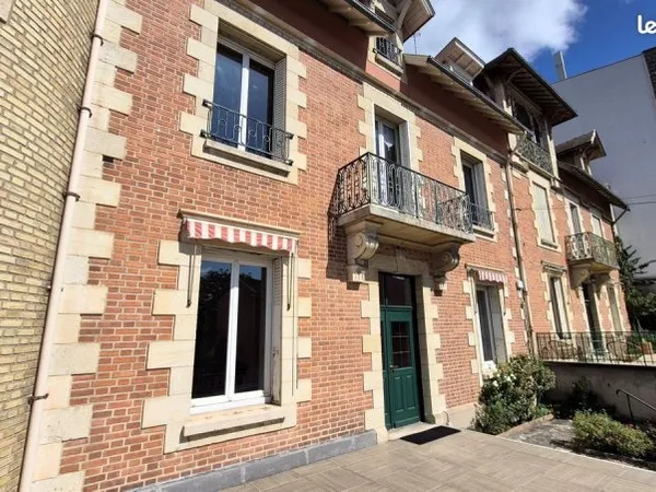 Superbe maison de caractère, terrasses, garage