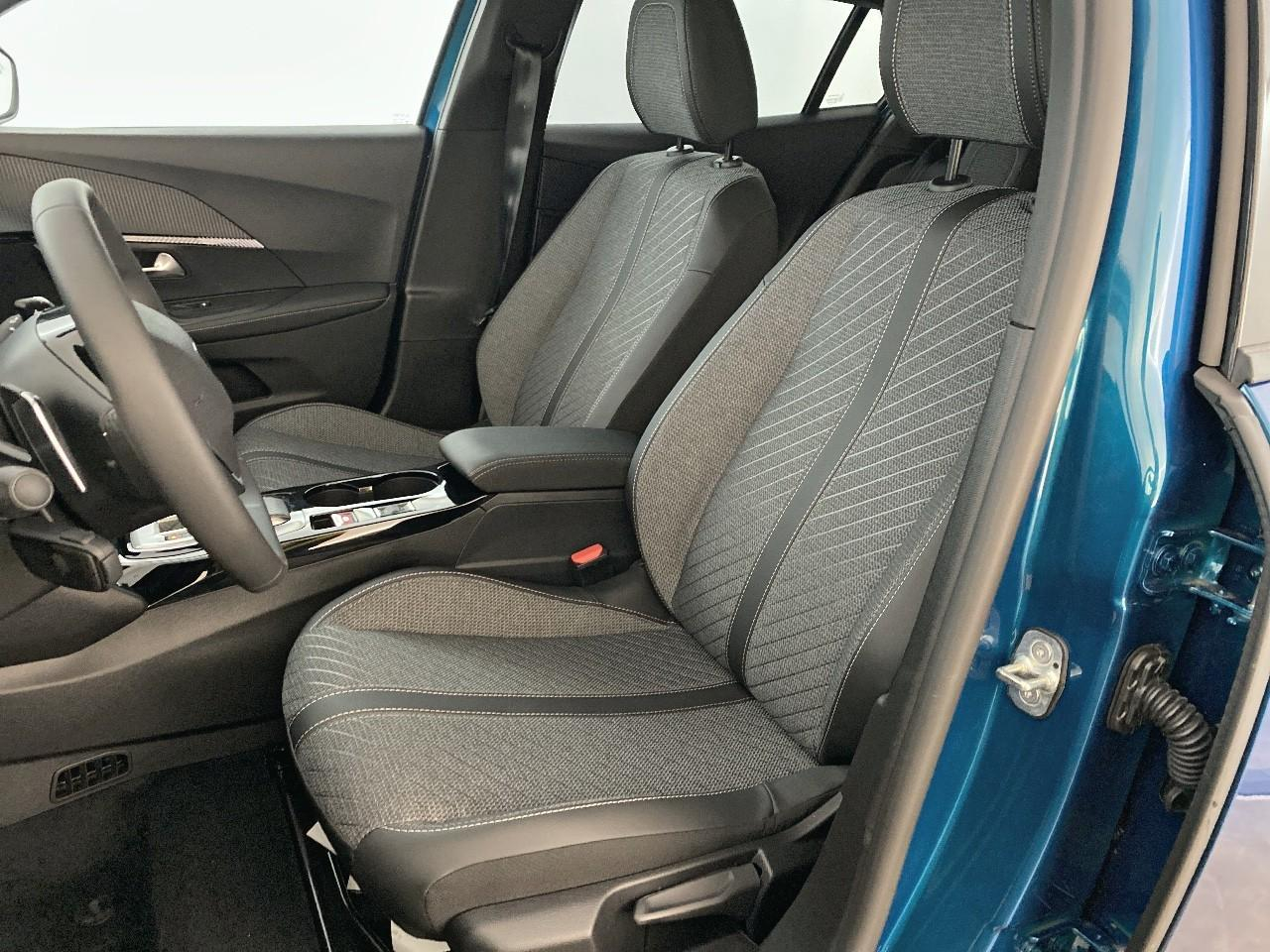 Peugeot 2008 hybrid 145 ch e-dcs6 allure — photo 9