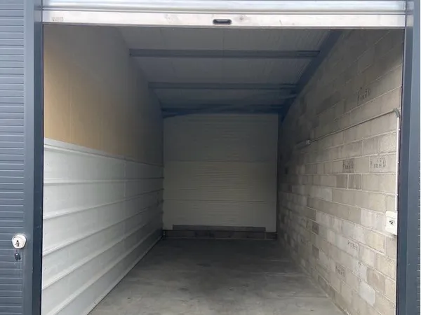 Box, garage, stockage, archivage, véhicule collection