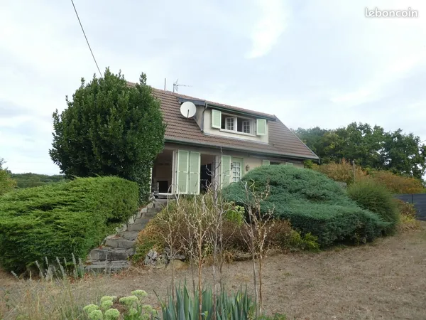 Pouilley-Français Maison 129m2 sur beau terrain arboré 13 ares