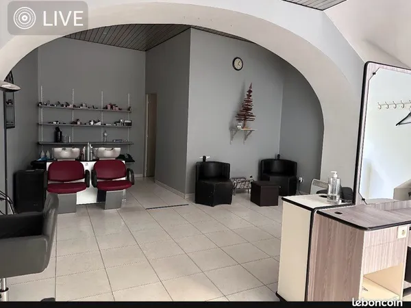Commerce Location Saint-Quentin-la-Poterie 1p 50m² 470€