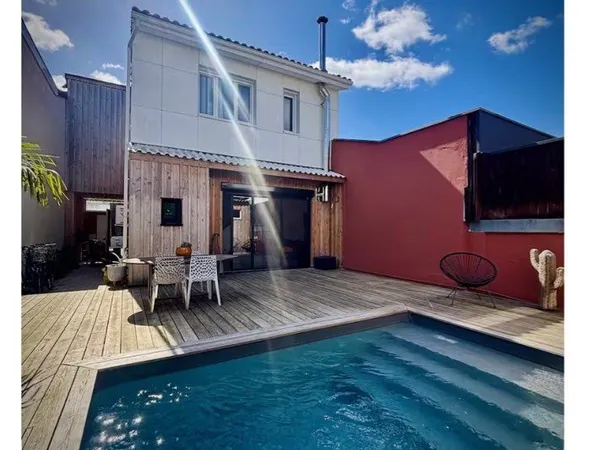 Maison de ville neuve avec piscine (2023)