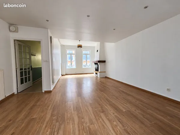Maison 1930 de 136 m², 4 chambres et cour verdoyante, rue des Arts à Roubaix (Épeule-Trichon), 200 0