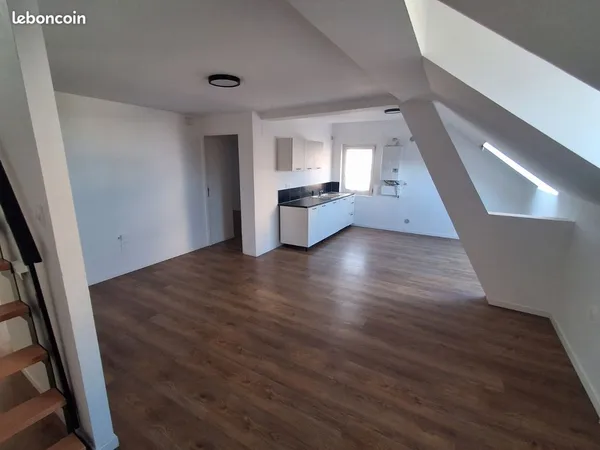 Appartement F5 en duplex. Collocation acceptée