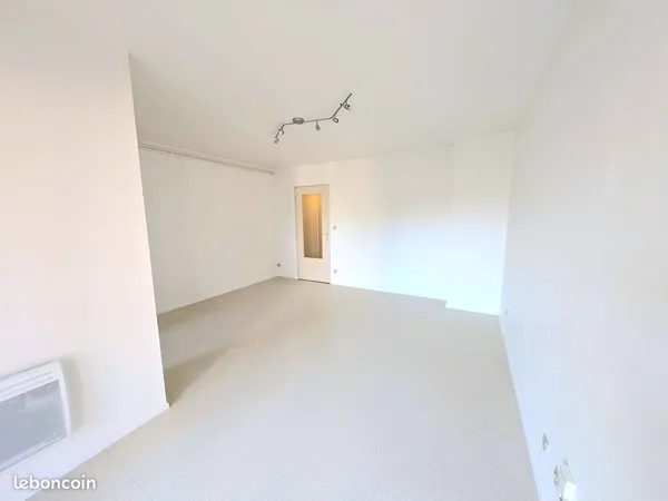 T1 de 31 m² avec balcon, parking et cave - Nancy ARTEM / Parc Sainte-Marie