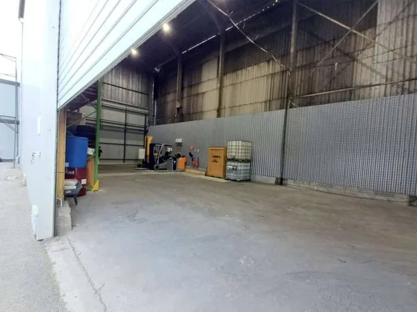 Local d'activité 300 m²