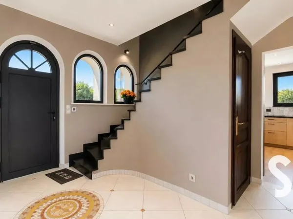 Maison 245 m²