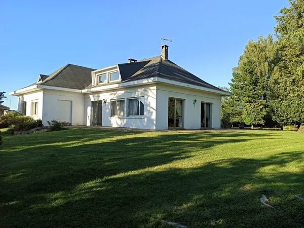 Maison sur 5300 m² à Neufchef