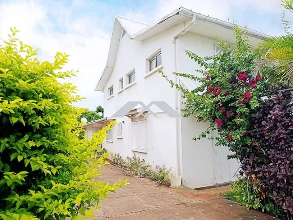 Spacieuse maison F7-garage-magnifique terrain-Saint-Louis