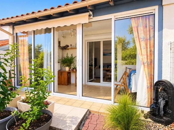 Maison de vacances 39 m² - 49 m² utiles - piscine, tennis, plage à 600 m