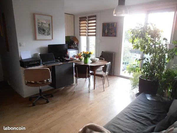 Appartement 56 m², 3ème étage avec ascenseur, refait avec goût et soin, nombreux rangements