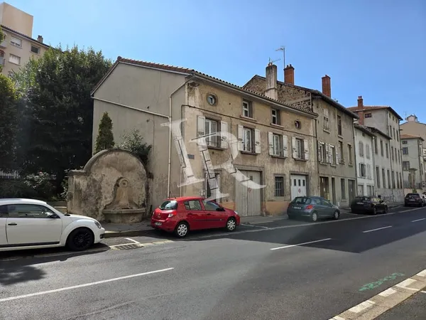 Maison à rénover avec 2 garages