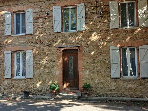 Maison de caractère indépendante 106 m² avec grange et jardin