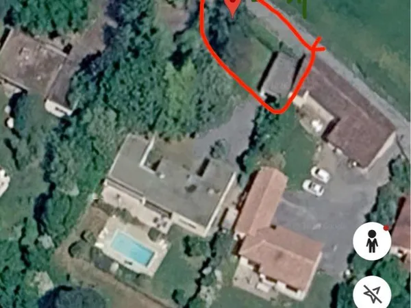 Petit terrain avec bâti de 40 m2