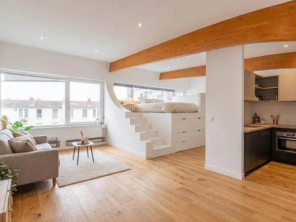 Appartement en plateau à aménagé en dernier étage avec place de stationnement