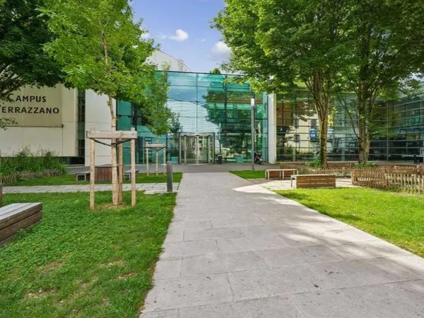 Bureau 3359 m²